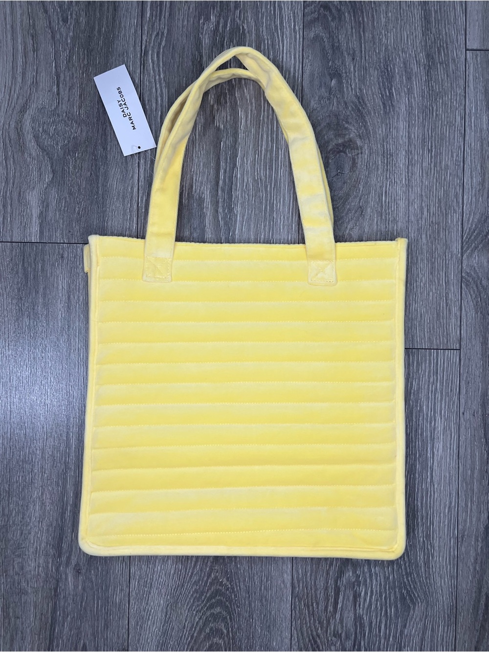 Marc Jacobs Daisy Yellow Quilted Velvet Tote Bag New With Tags 13x13 - Picture 3 of 5